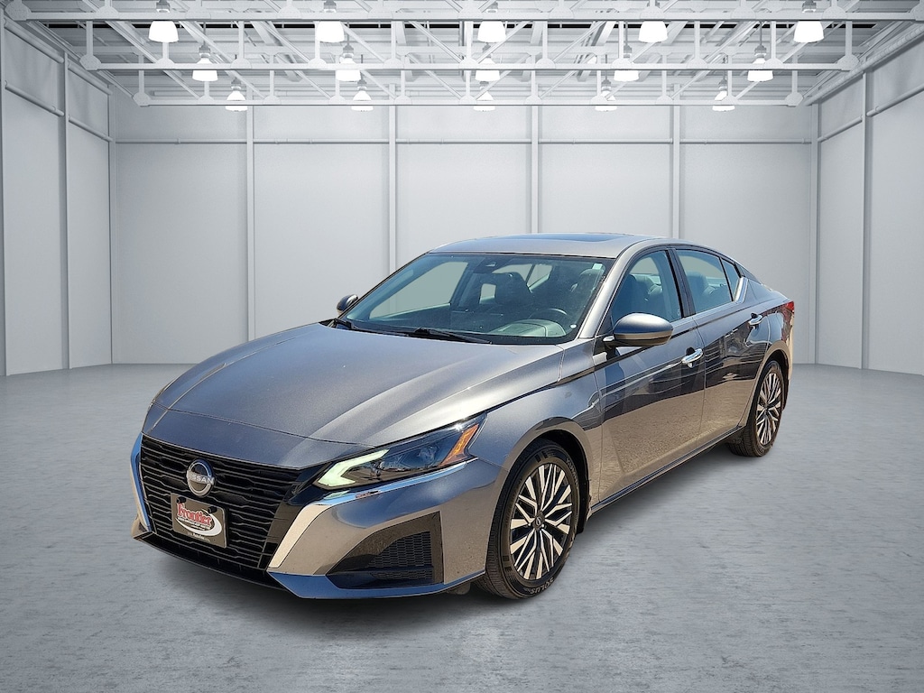 Used 2024 Nissan Altima 2.5 SV Sedan