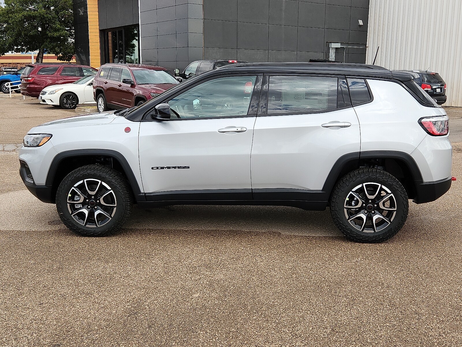 2026 Jeep Compass Trailhawk Sport photo 2
