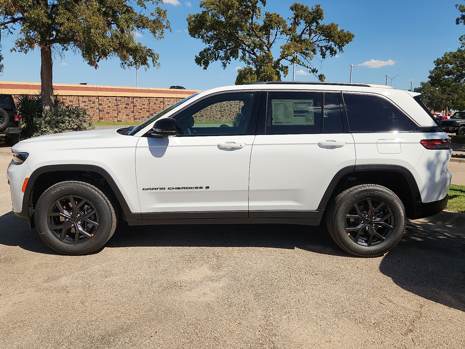 New 2027 Jeep Grand Cherokee LAREDO ALTITUDE 4X4 Sport Utility