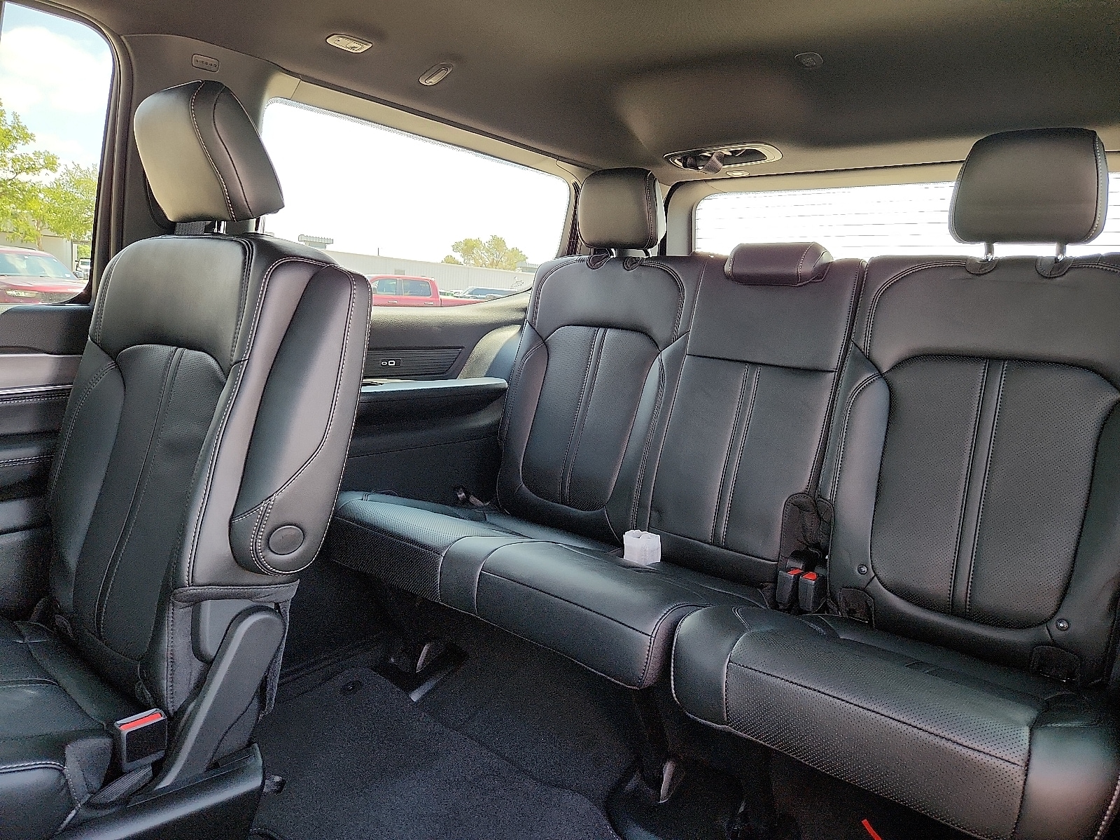 2025 Jeep Wagoneer Series II - Photo 9