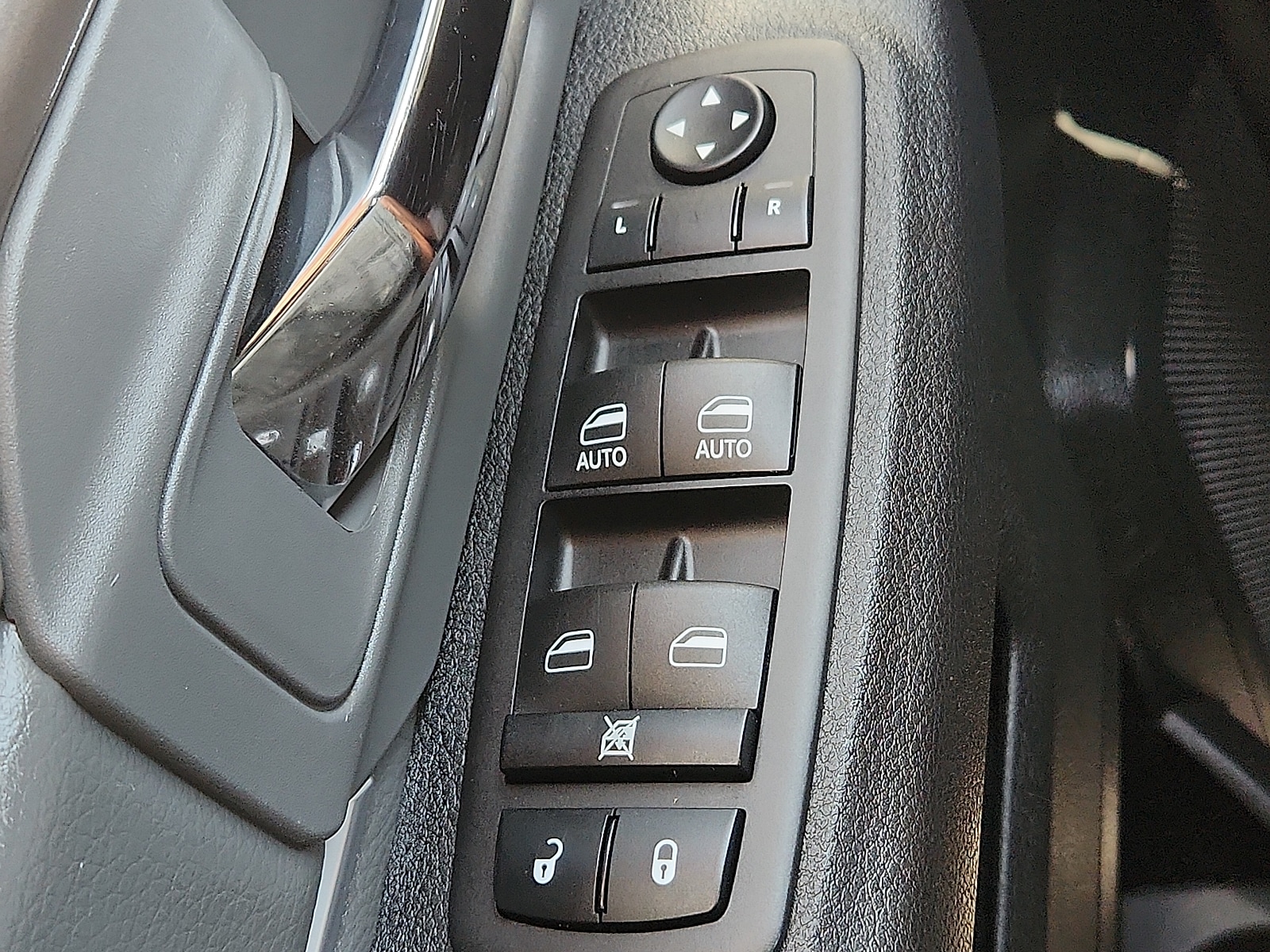 2024 RAM Ram 1500 Classic SLT - Photo 17