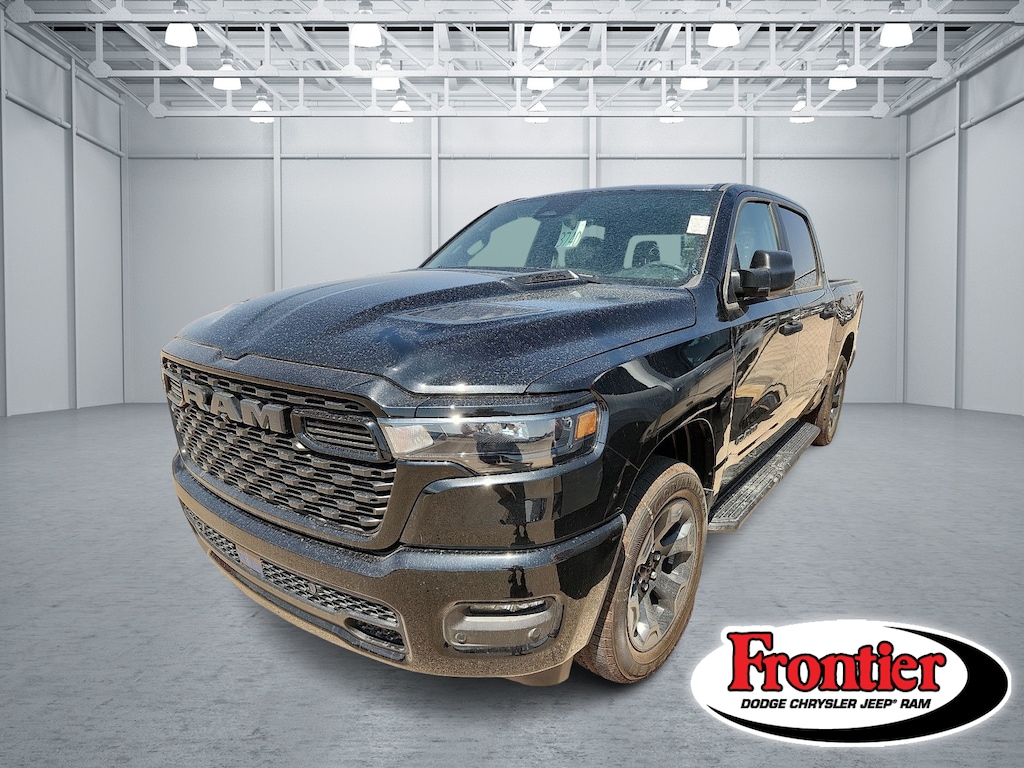 New 2026 Ram 1500 EXPRESS CREW CAB 4X4 5'7 BOX Pickup