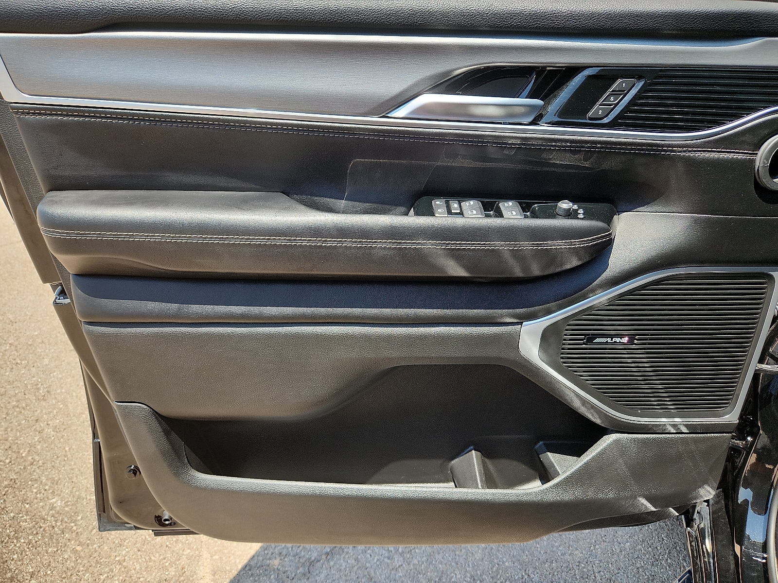 2024 Jeep Wagoneer Series II - Photo 10