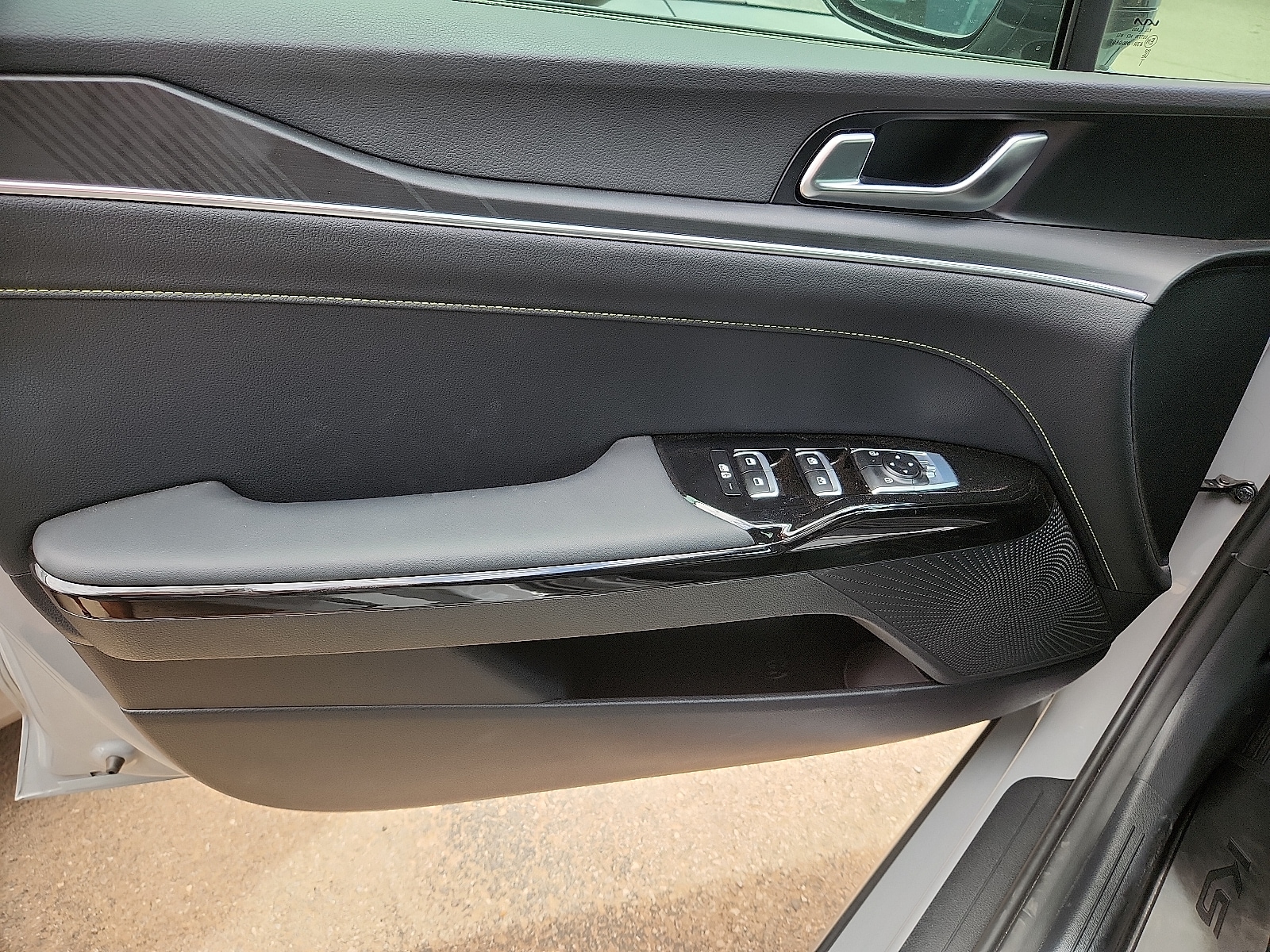 2025 Kia K5 GT - Photo 11