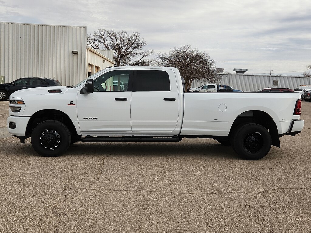 New 2026 Ram 3500 LONE STAR CREW CAB 4X4 8' BOX Pickup