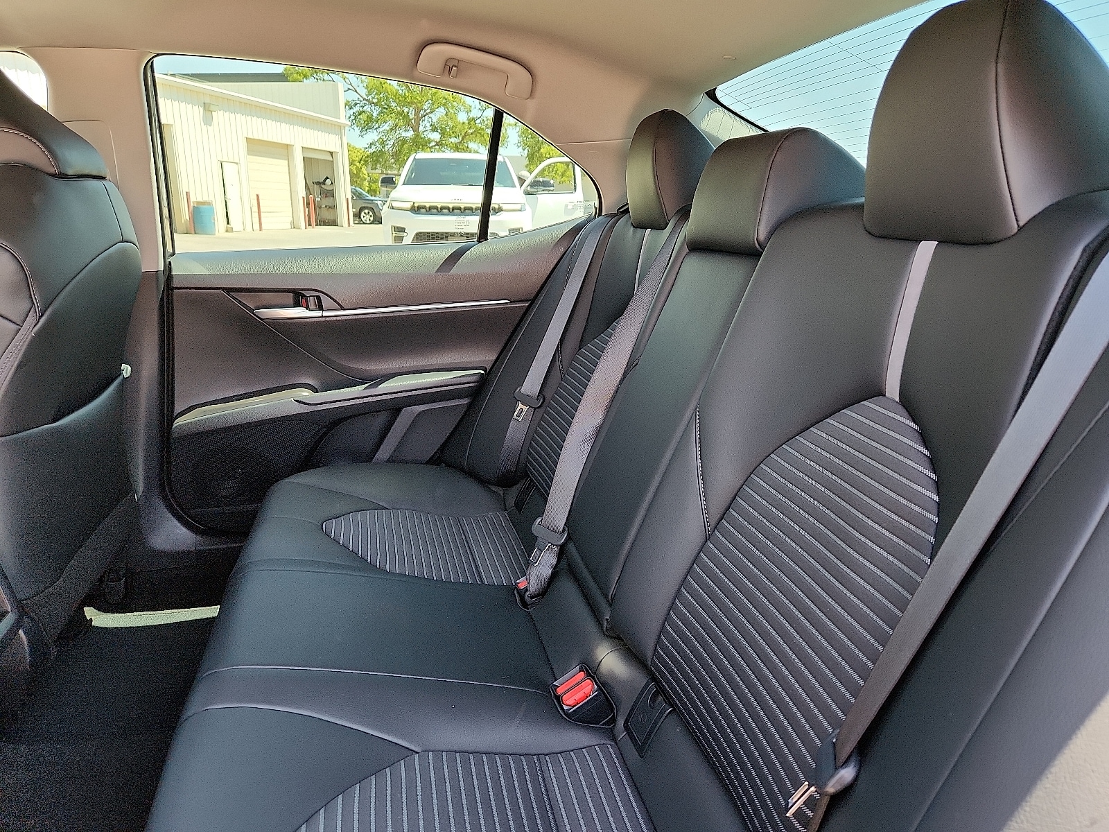 2024 Toyota Camry SE - Photo 10