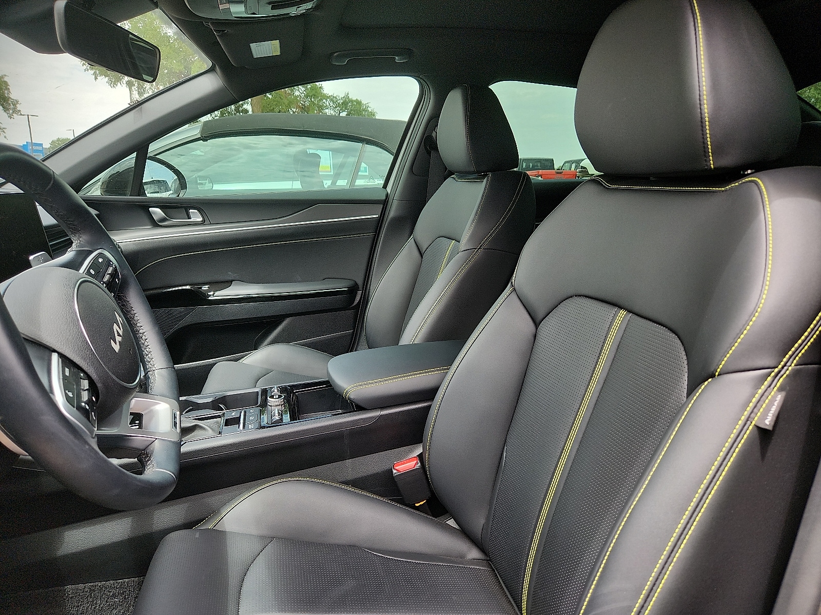 2025 Kia K5 GT - Photo 12