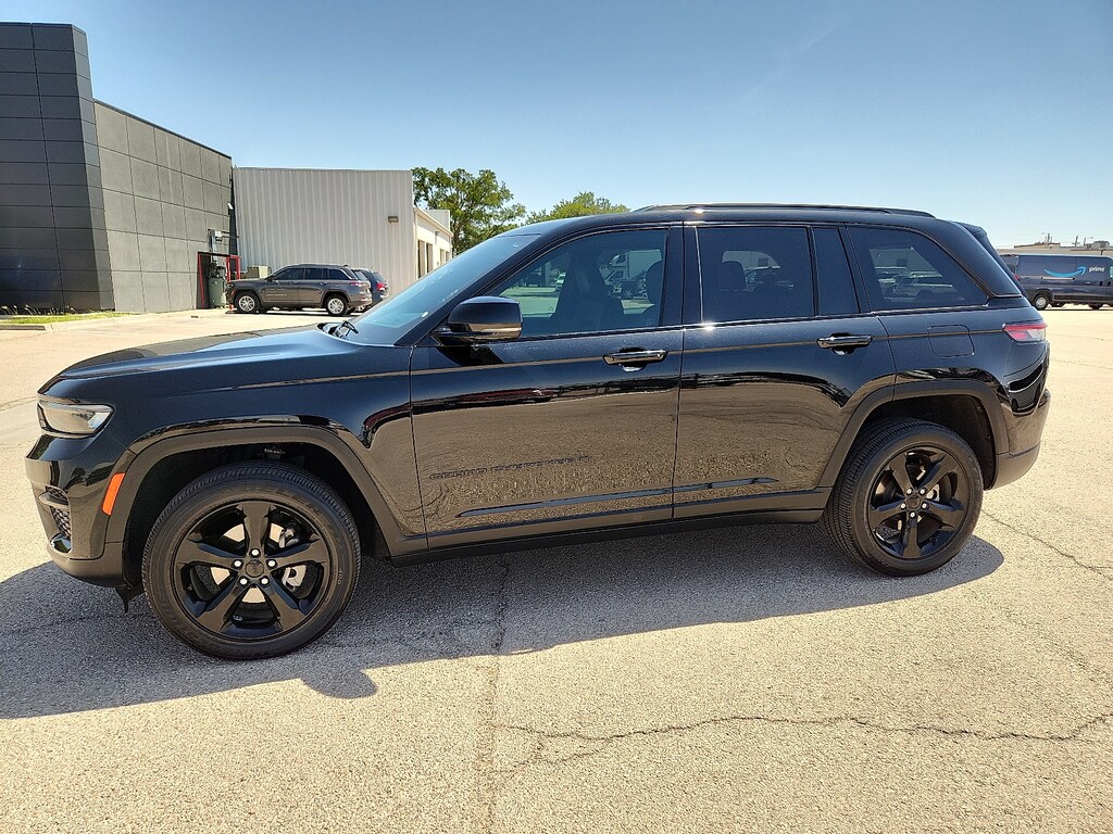 Used 2023 Jeep Grand Cherokee Laredo SUV