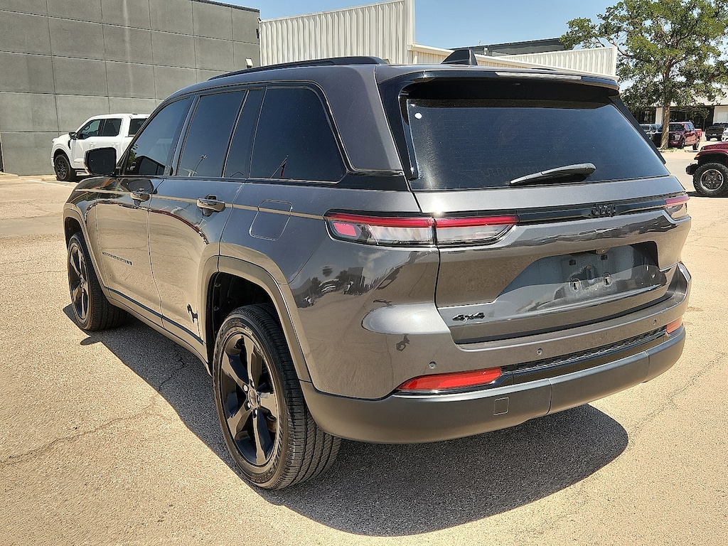 Used 2024 Jeep Grand Cherokee Laredo SUV