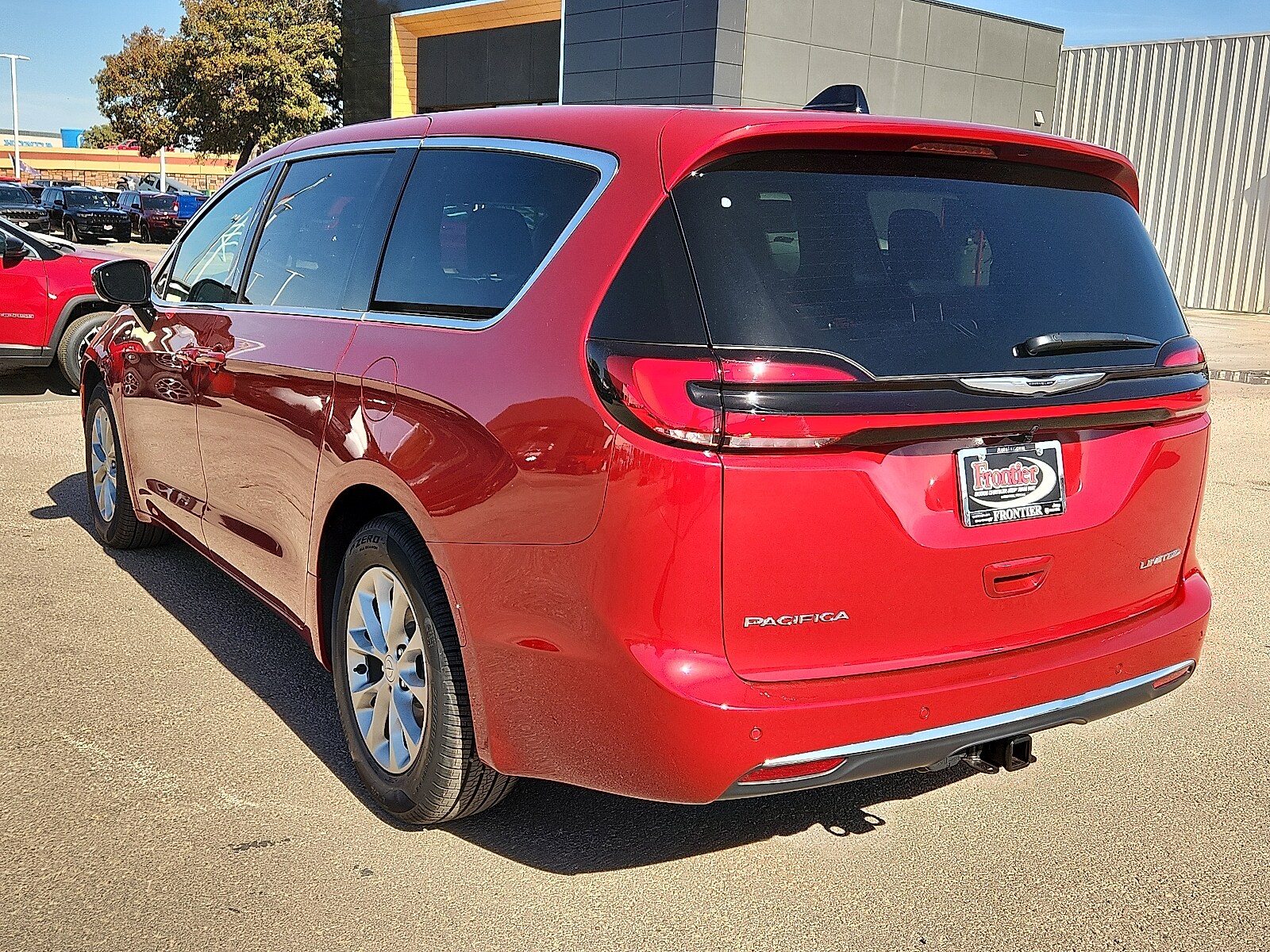 2026 Chrysler Pacifica Limited photo 3