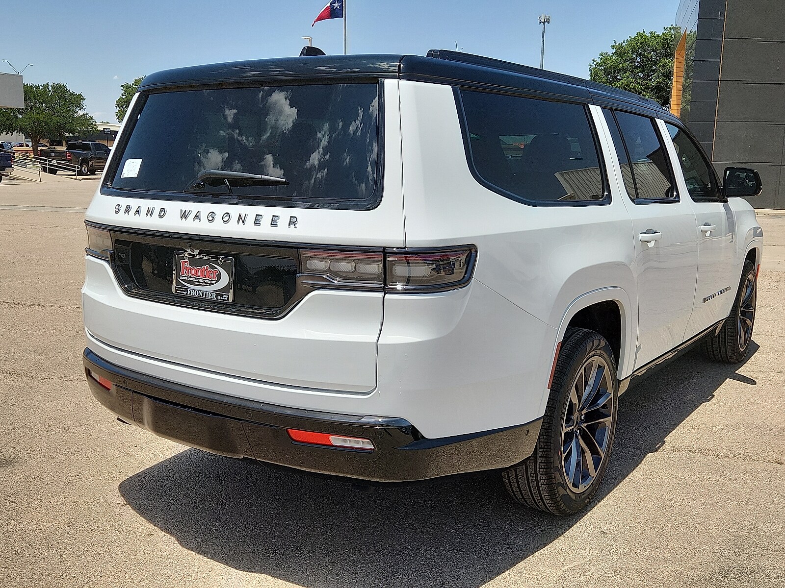 2025 Jeep Grand Wagoneer L Obsidian photo 2