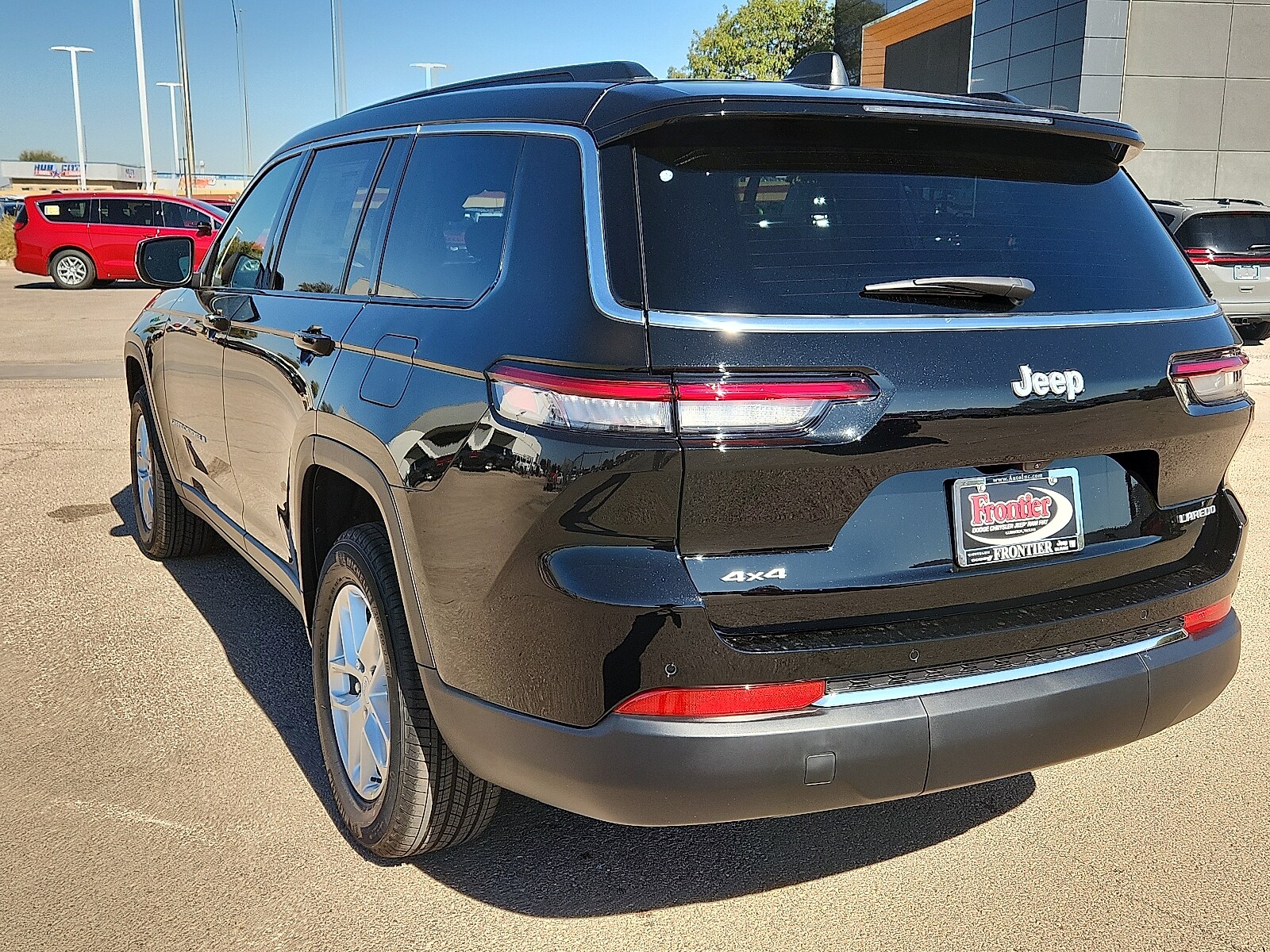 2025 Jeep Grand Cherokee Laredo photo 2