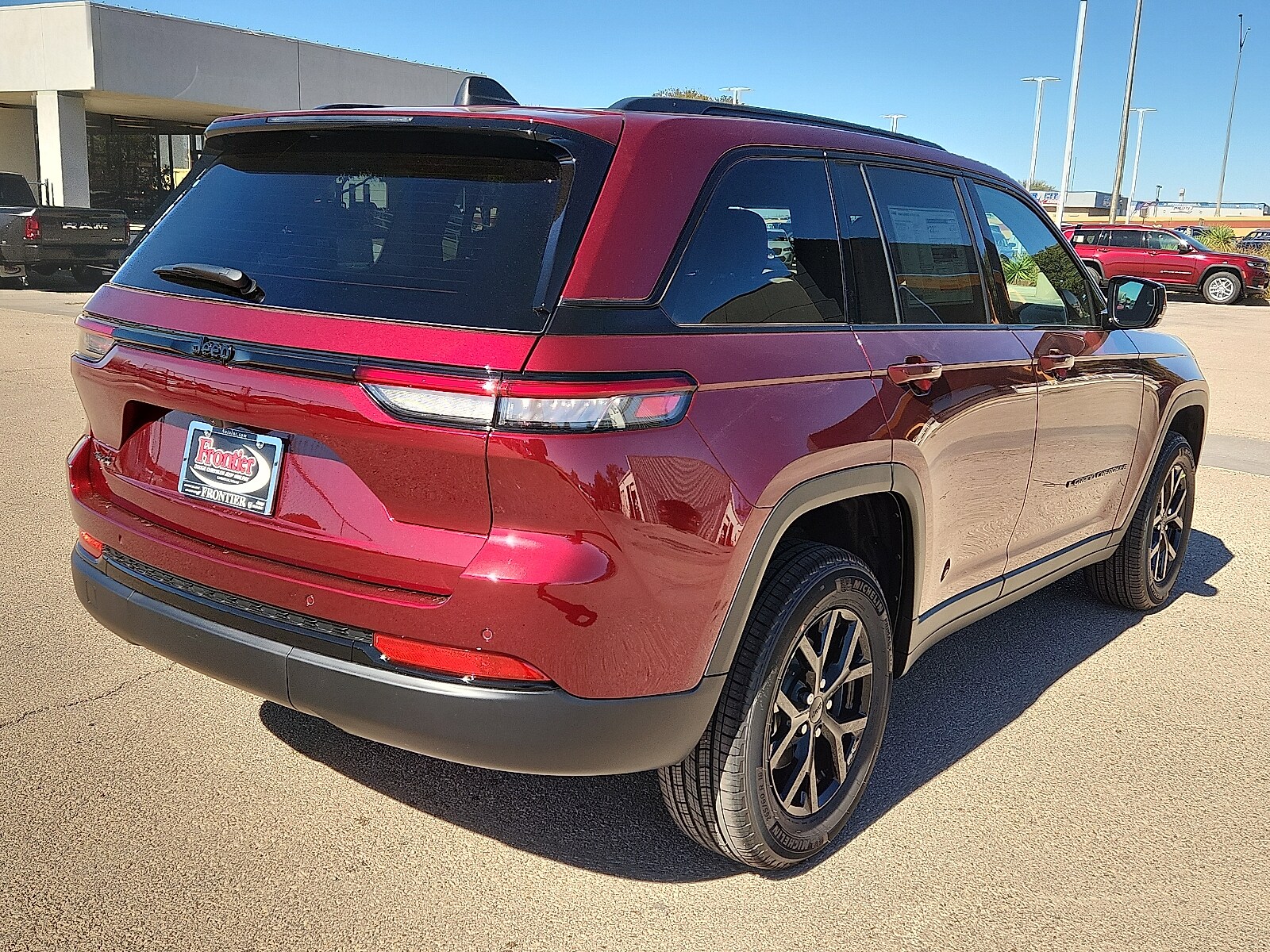 2025 Jeep Grand Cherokee Altitude photo 3
