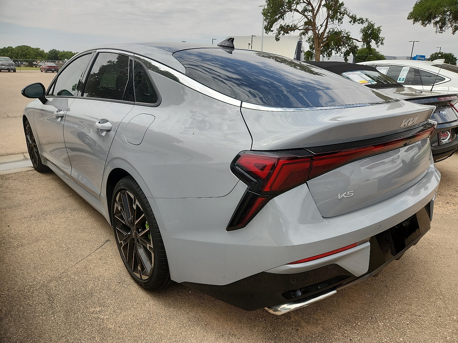 2025 Kia K5 GT - Photo 4