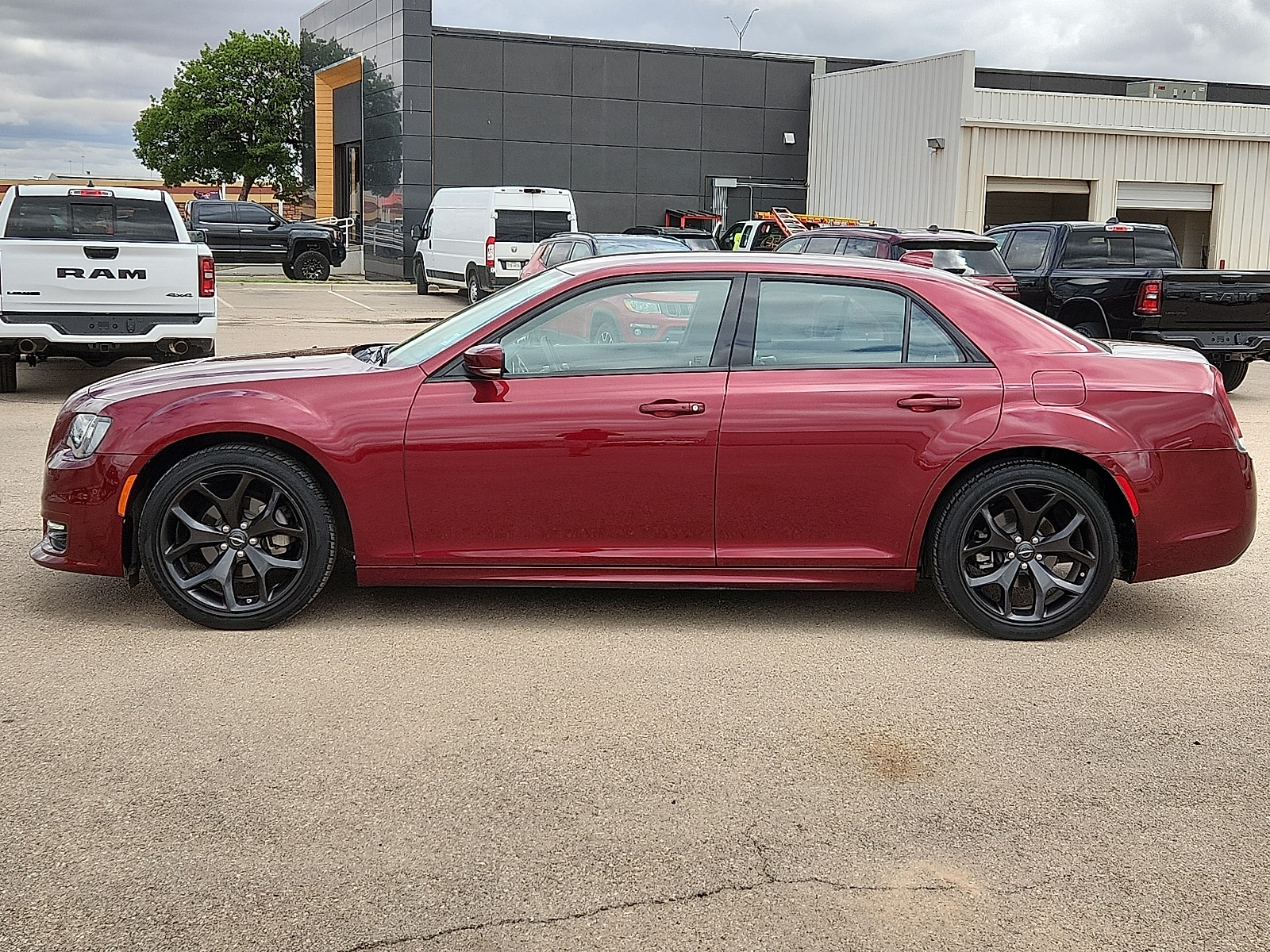 Used 2022 Chrysler 300 Touring L with VIN 2C3CCADG3NH199232 for sale in Lubbock, TX