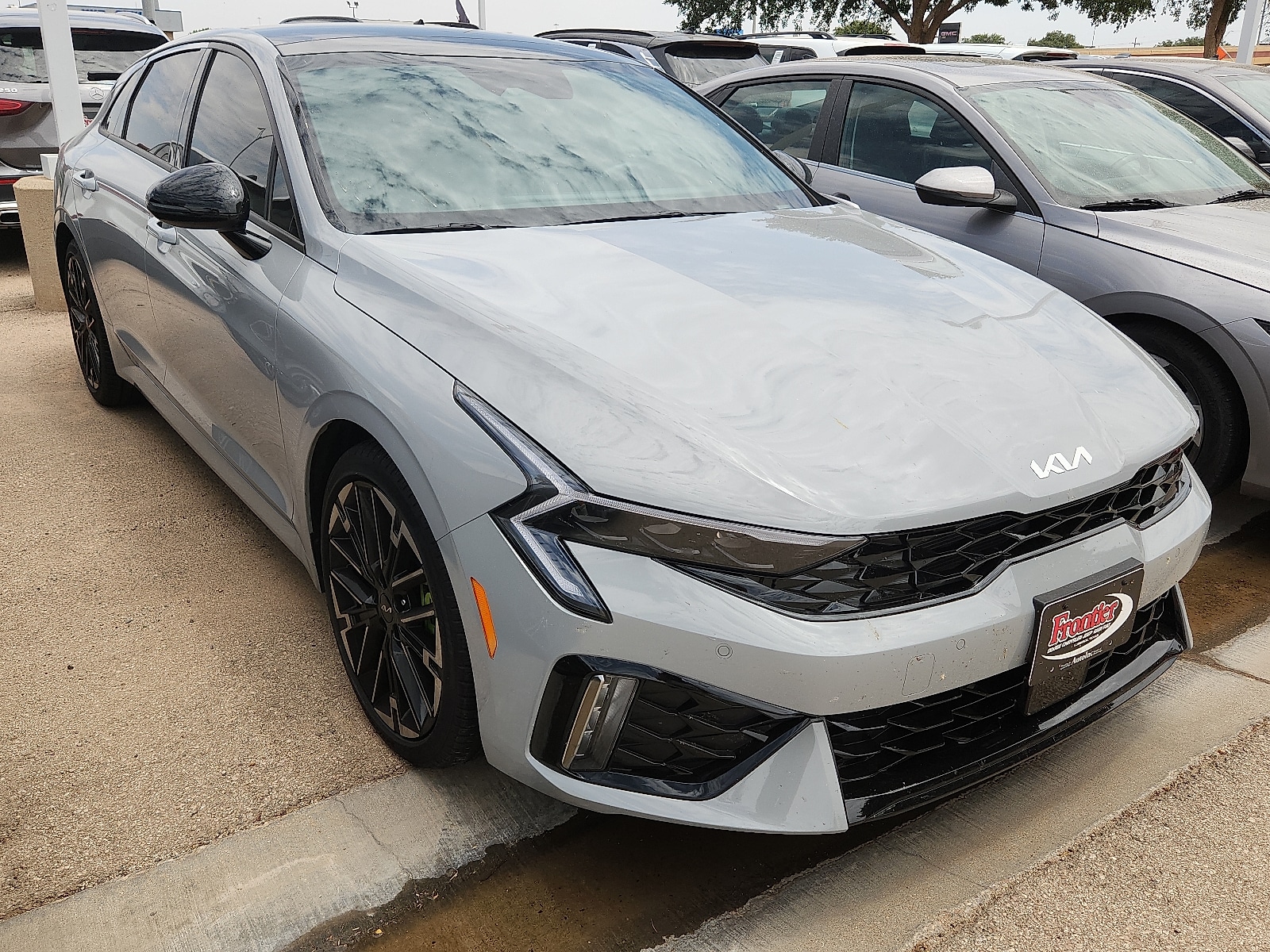 2025 Kia K5 GT - Photo 2