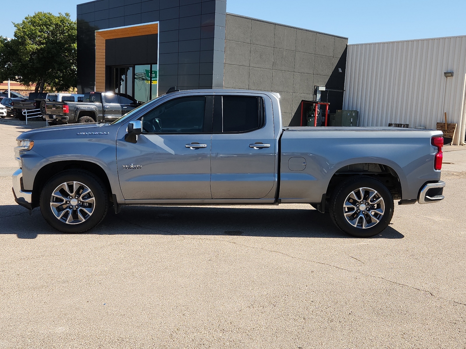 Used 2019 Chevrolet Silverado 1500 LT with VIN 1GCRWCED6KZ220907 for sale in Lubbock, TX