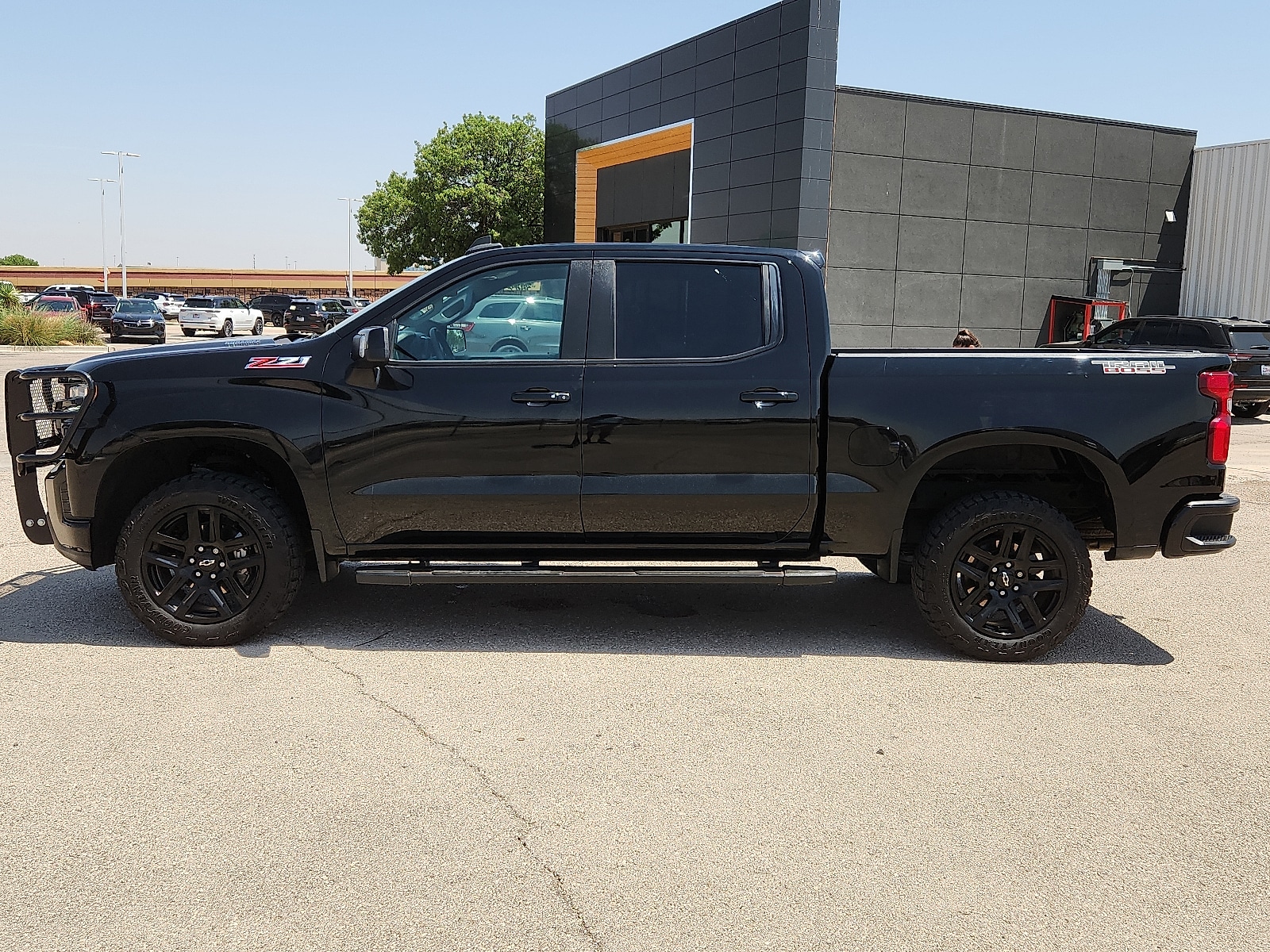 Used 2022 Chevrolet Silverado 1500 Limited LT Trail Boss with VIN 1GCUYFET1NZ223280 for sale in Lubbock, TX