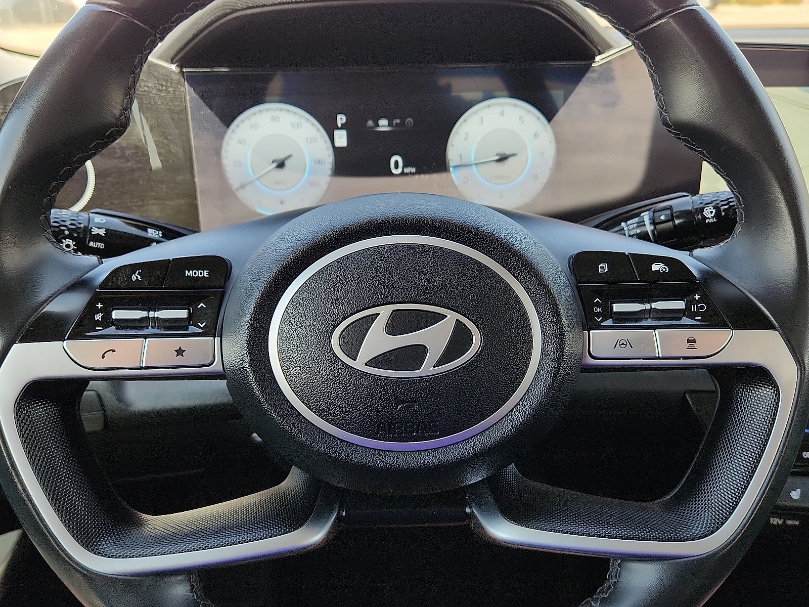 2025 Hyundai Elantra Limited - Photo 19