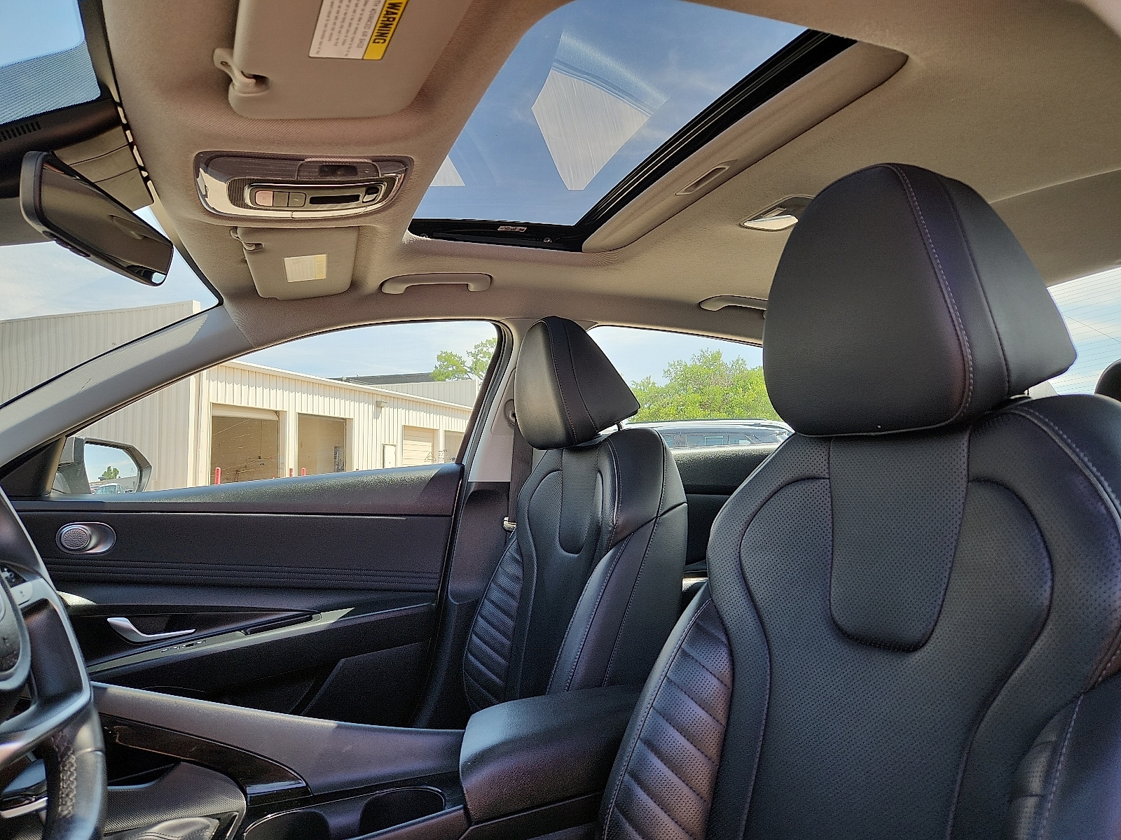 2025 Hyundai Elantra Limited - Photo 11