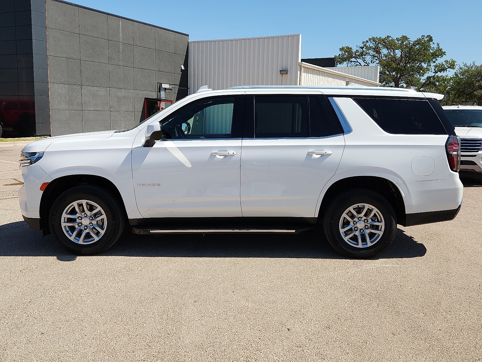 2023 Chevrolet Tahoe LT photo 2