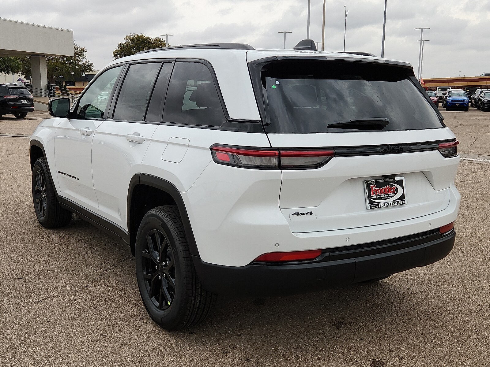 2025 Jeep Grand Cherokee Altitude photo 3