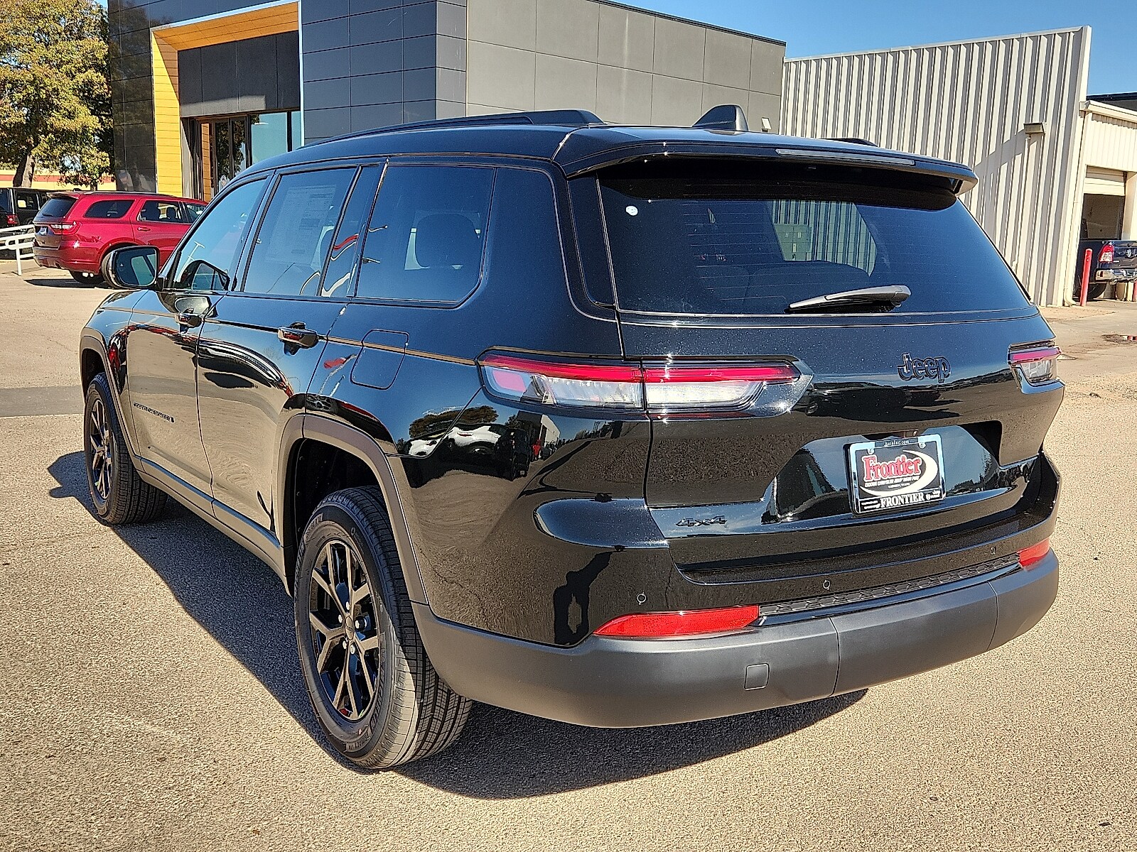 2025 Jeep Grand Cherokee Altitude photo 2