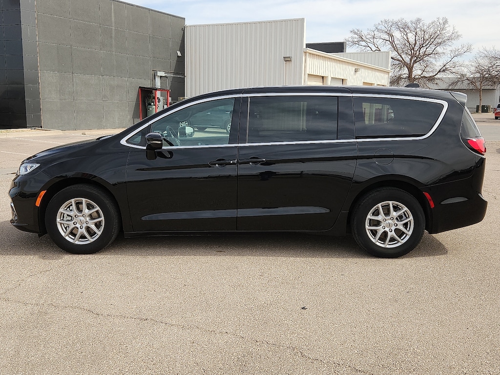 Used 2025 Chrysler Pacifica Select Van Passenger Van