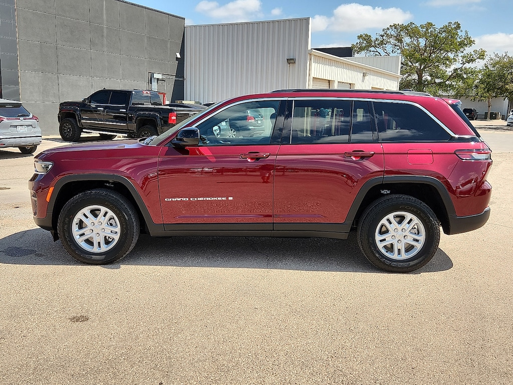 Used 2025 Jeep Grand Cherokee Laredo SUV