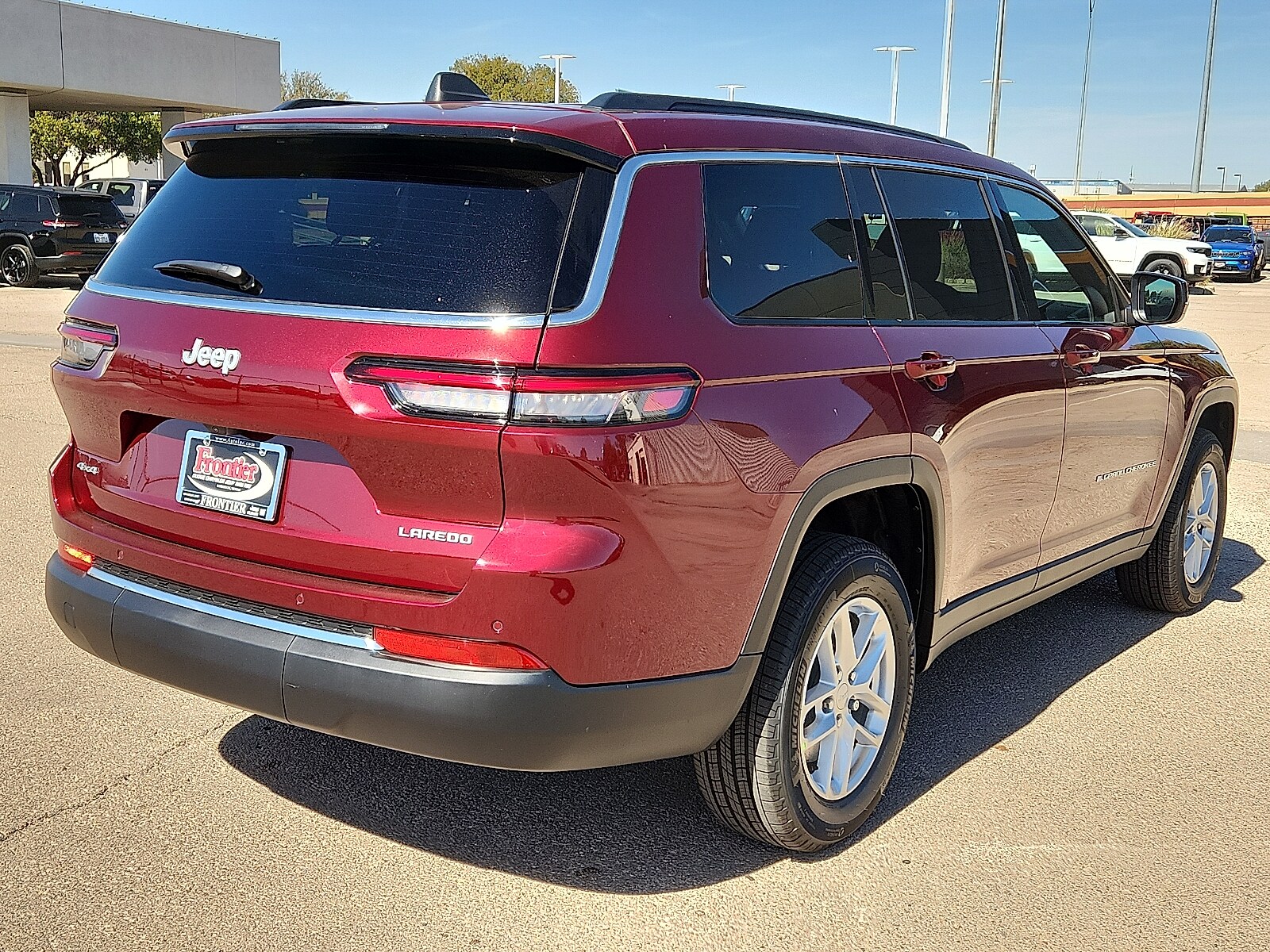 2025 Jeep Grand Cherokee Laredo photo 4