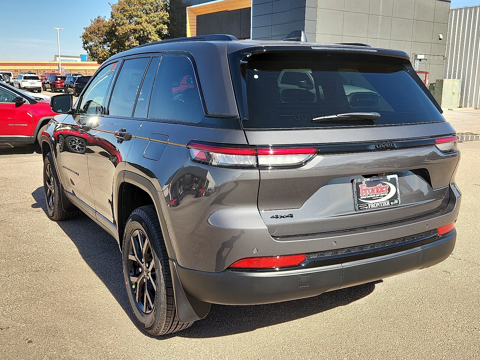 2025 Jeep Grand Cherokee Altitude photo 2