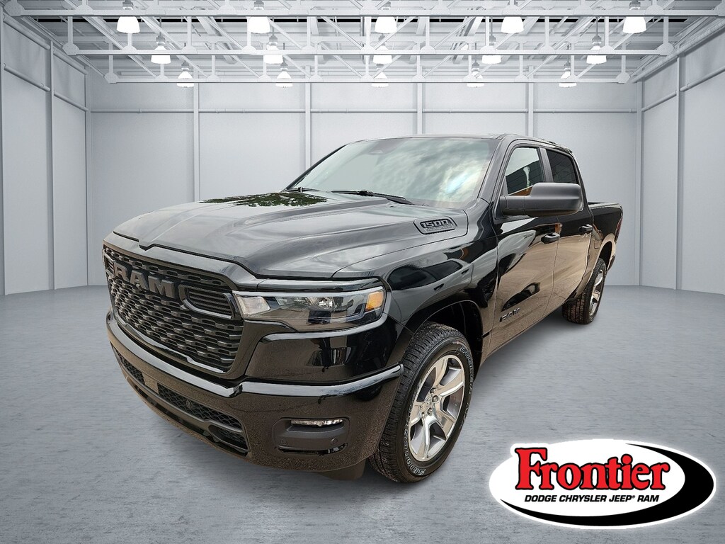 New 2026 Ram 1500 EXPRESS CREW CAB 4X2 5'7 BOX Pickup