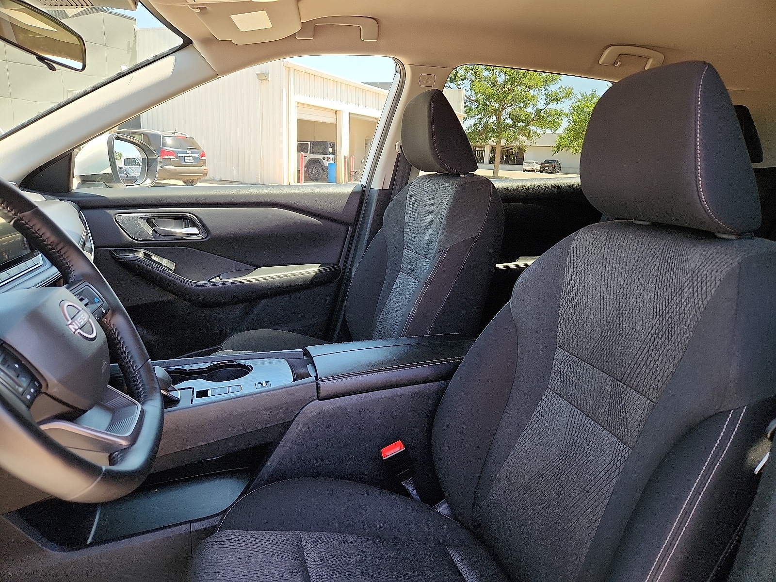 2025 Nissan Rogue SV - Photo 12
