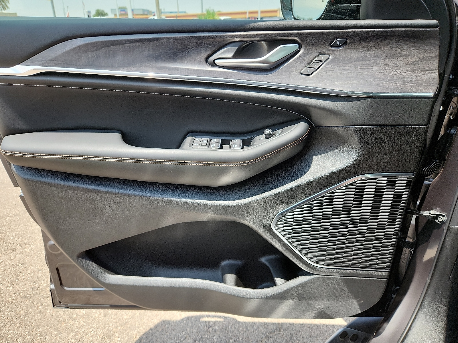 2025 Jeep Grand Cherokee L Overland - Photo 12