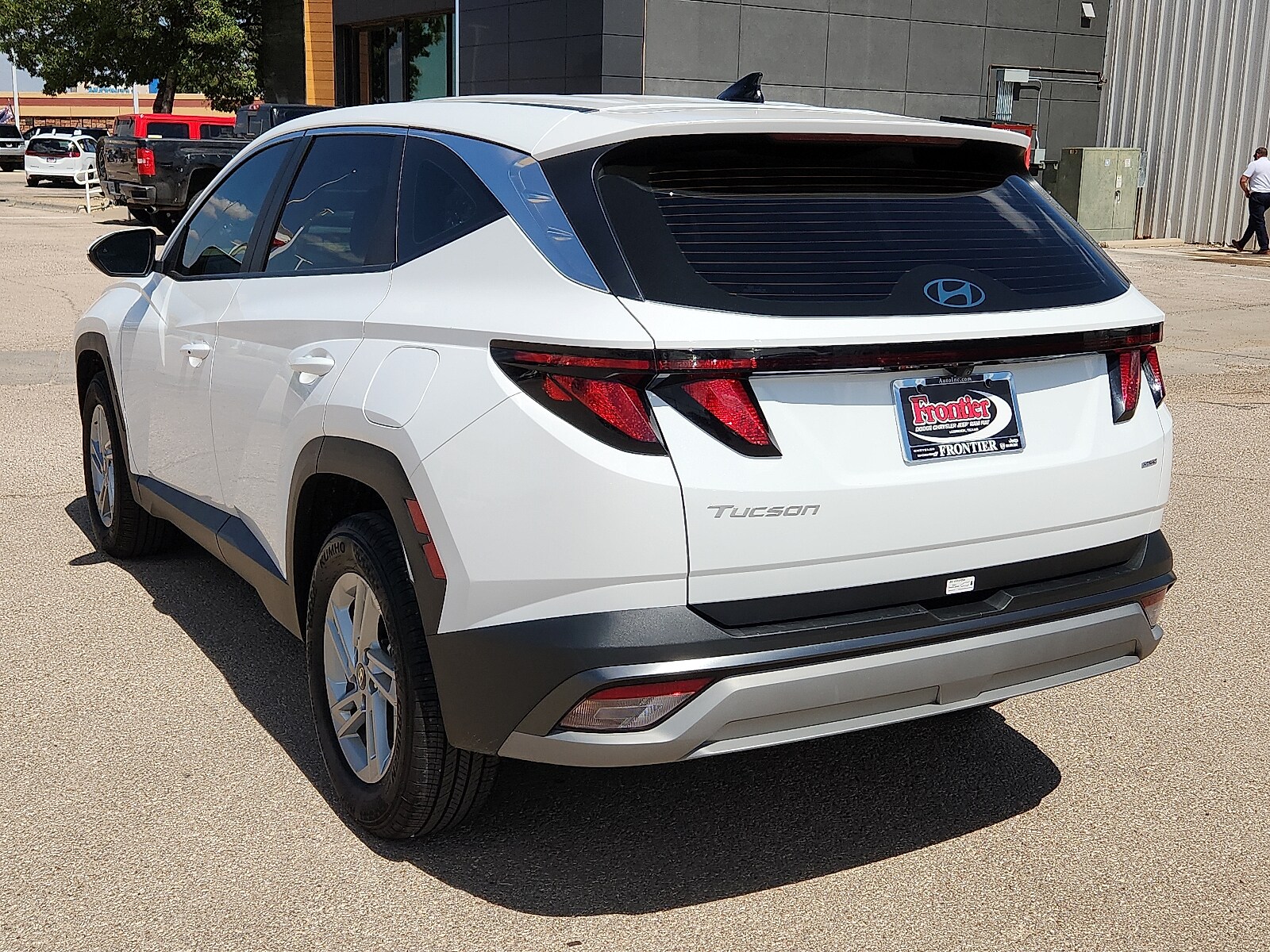 2025 Hyundai Tucson SE photo 3