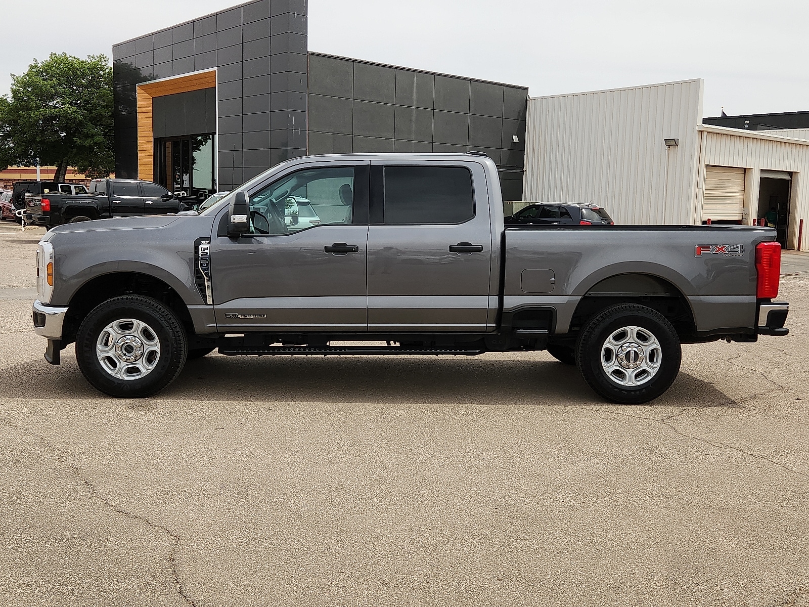 2025 Ford F-250 Super Duty - Photo 2