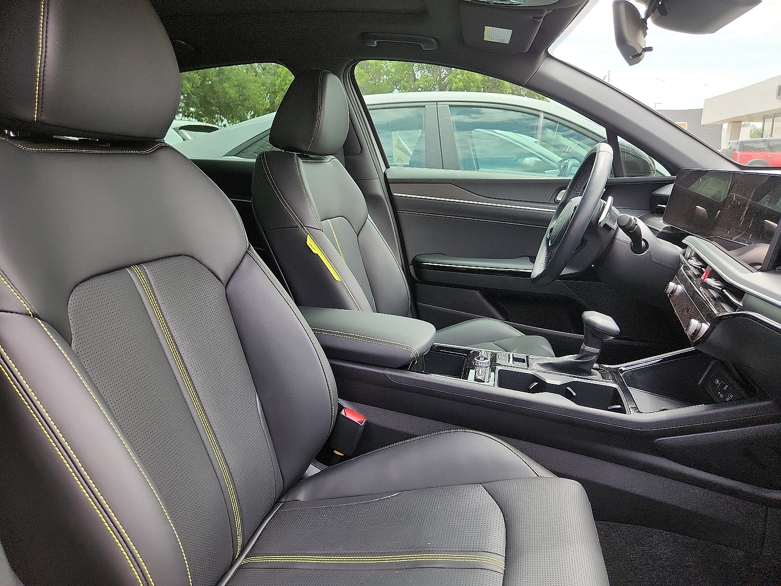 2025 Kia K5 GT - Photo 15