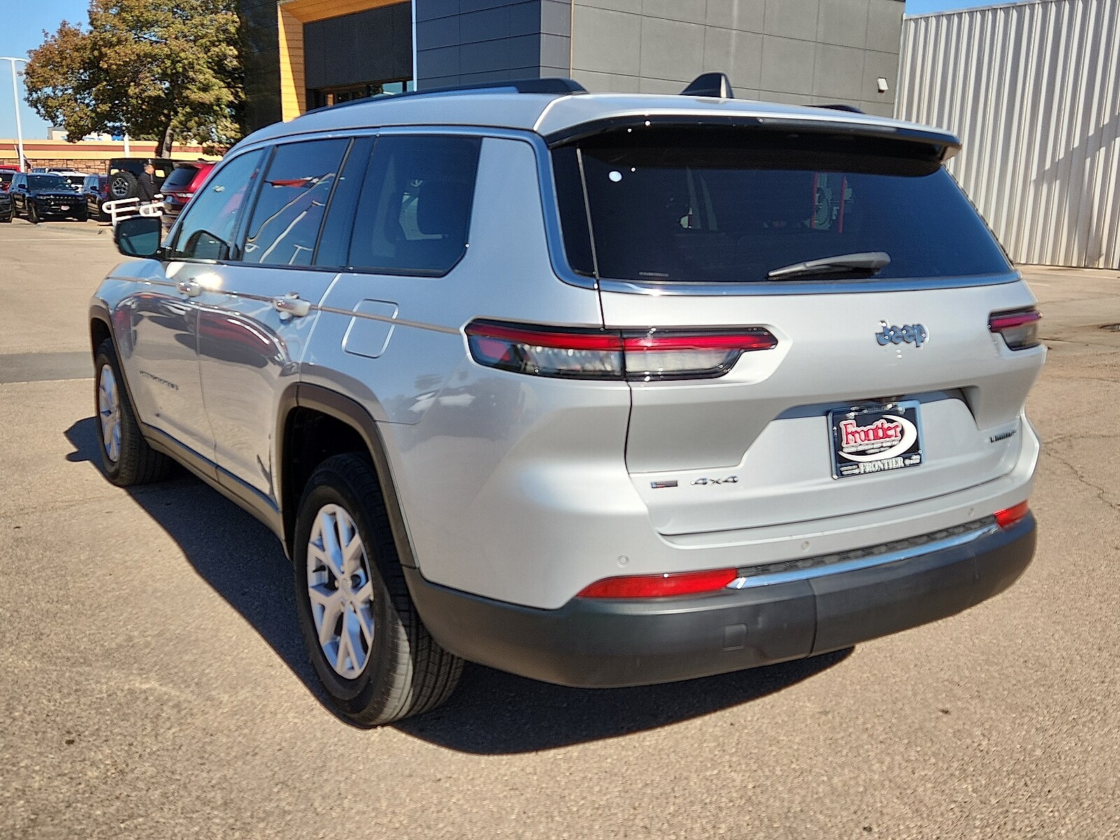 2022 Jeep Grand Cherokee Limited photo 2