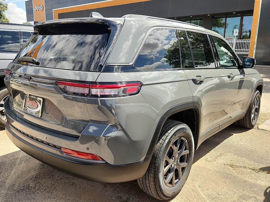 New 2027 Jeep Grand Cherokee 2 Row LAREDO 4X4 Sport Utility