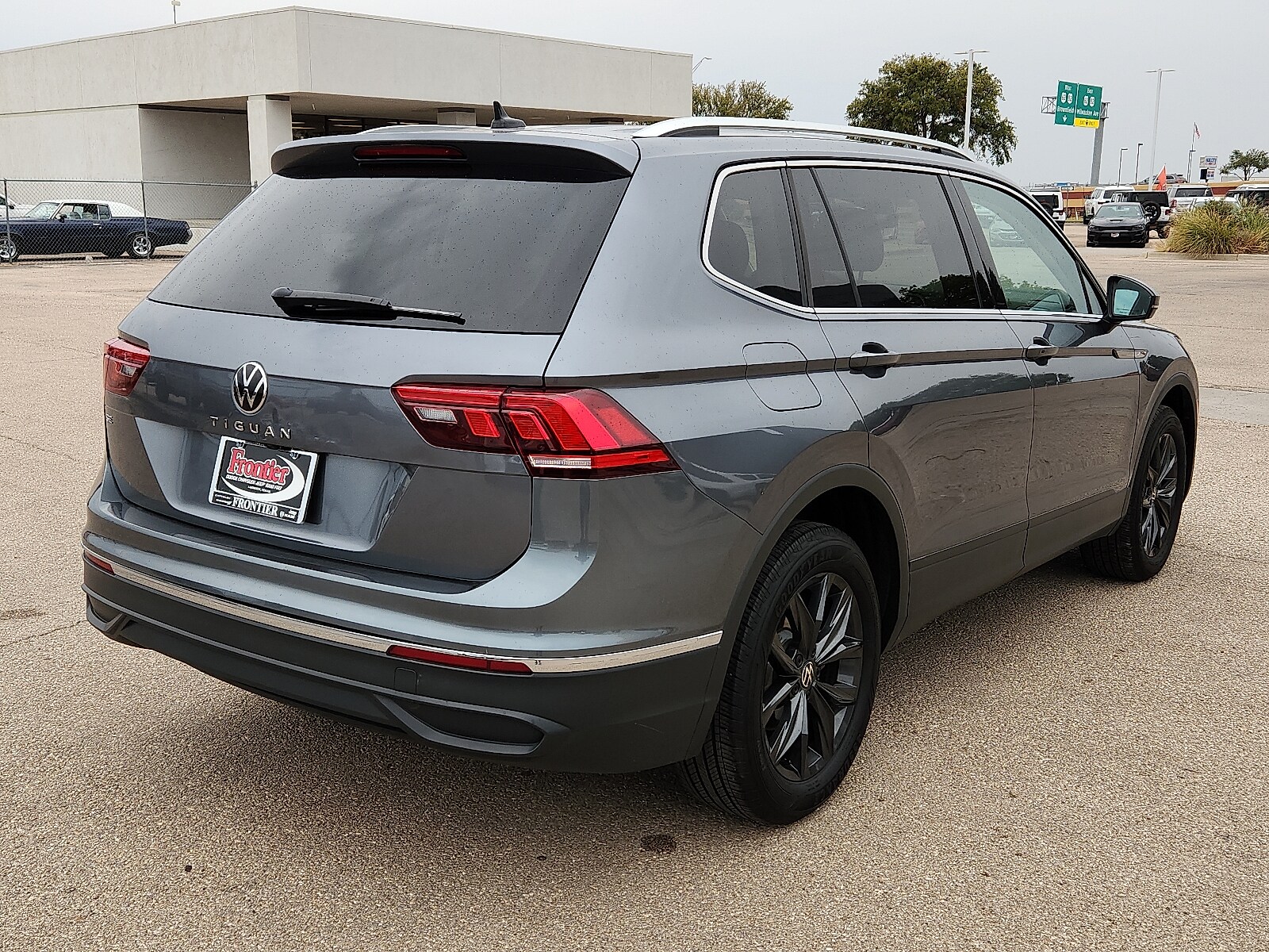 2024 Volkswagen Tiguan SE Wolfsburg Edition photo 4