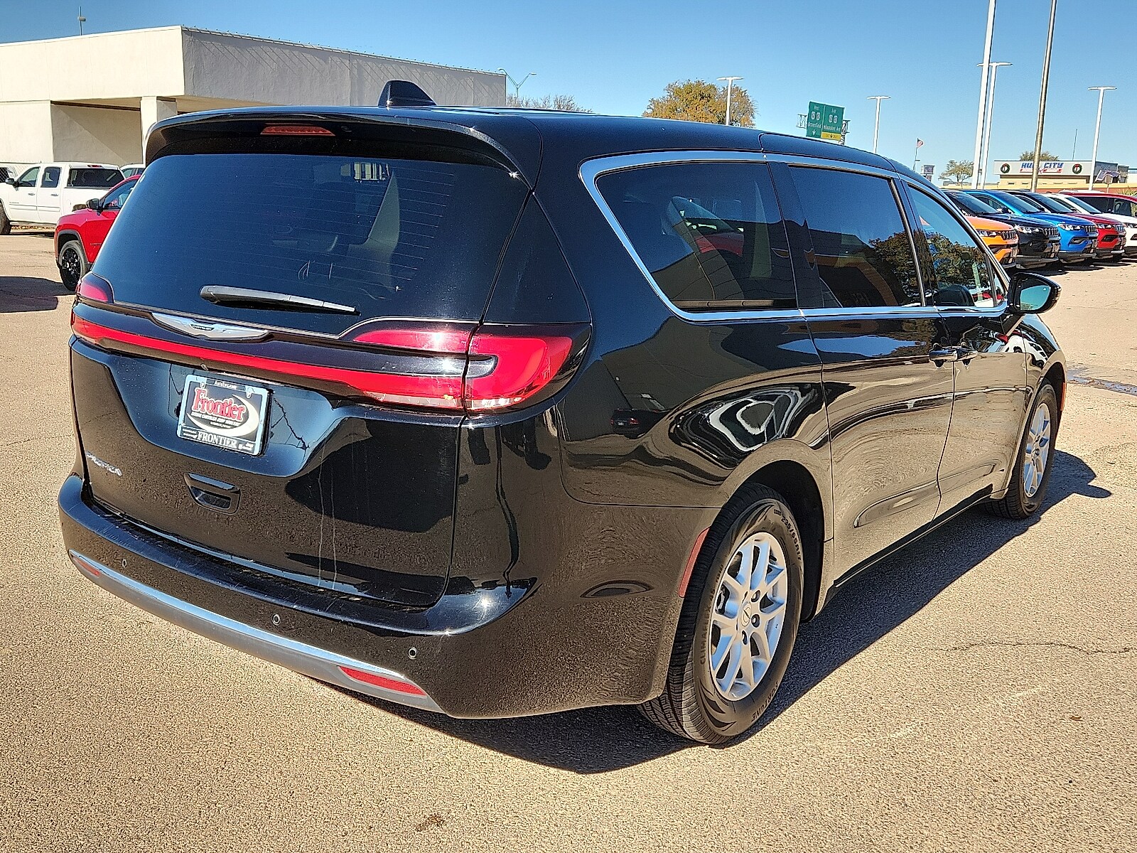 2024 Chrysler Pacifica Touring L photo 4