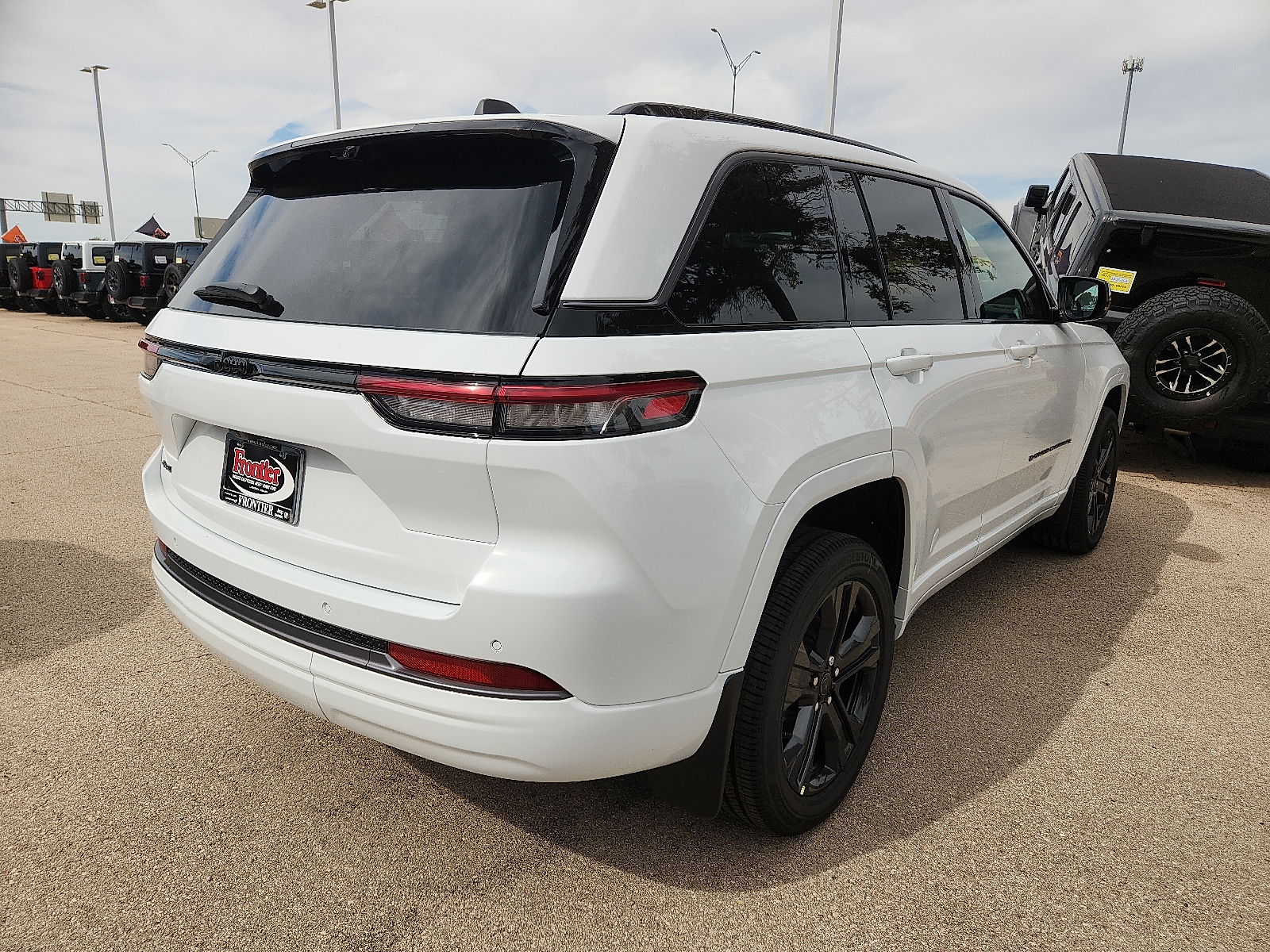 New 2027 Jeep Grand Cherokee 2 Row LIMITED 4X4 Sport Utility