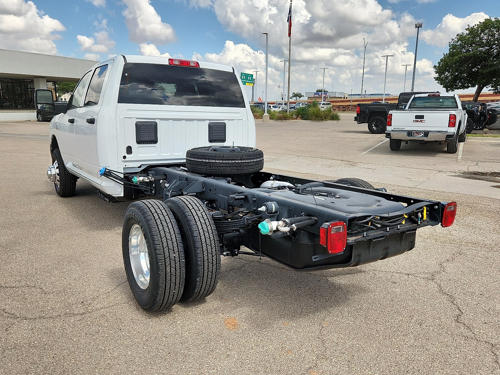 2025 Ram 3500 Tradesman photo 2