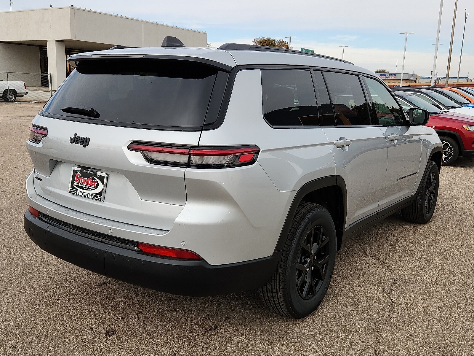 2025 Jeep Grand Cherokee Altitude photo 3