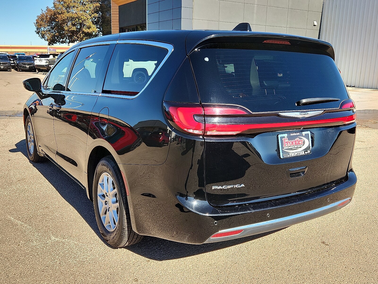 2024 Chrysler Pacifica Touring L photo 3