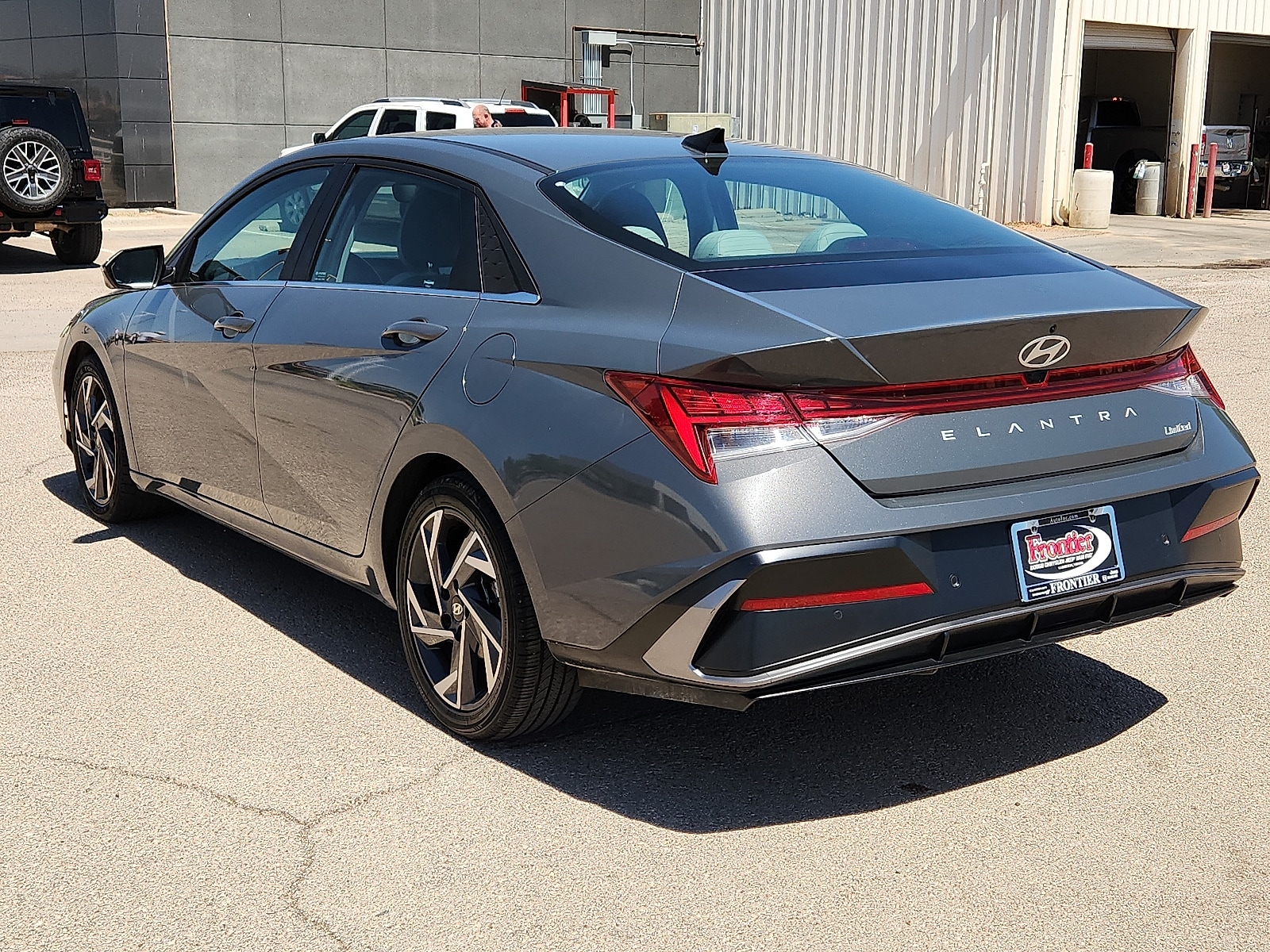 2024 Hyundai Elantra Limited - Photo 3