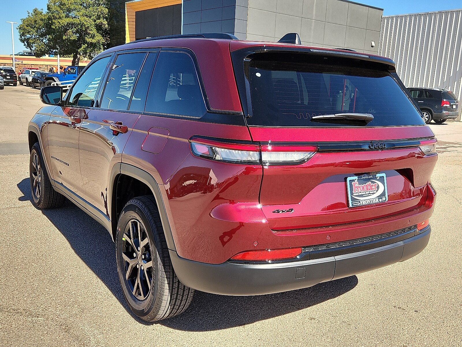 2025 Jeep Grand Cherokee Altitude photo 2