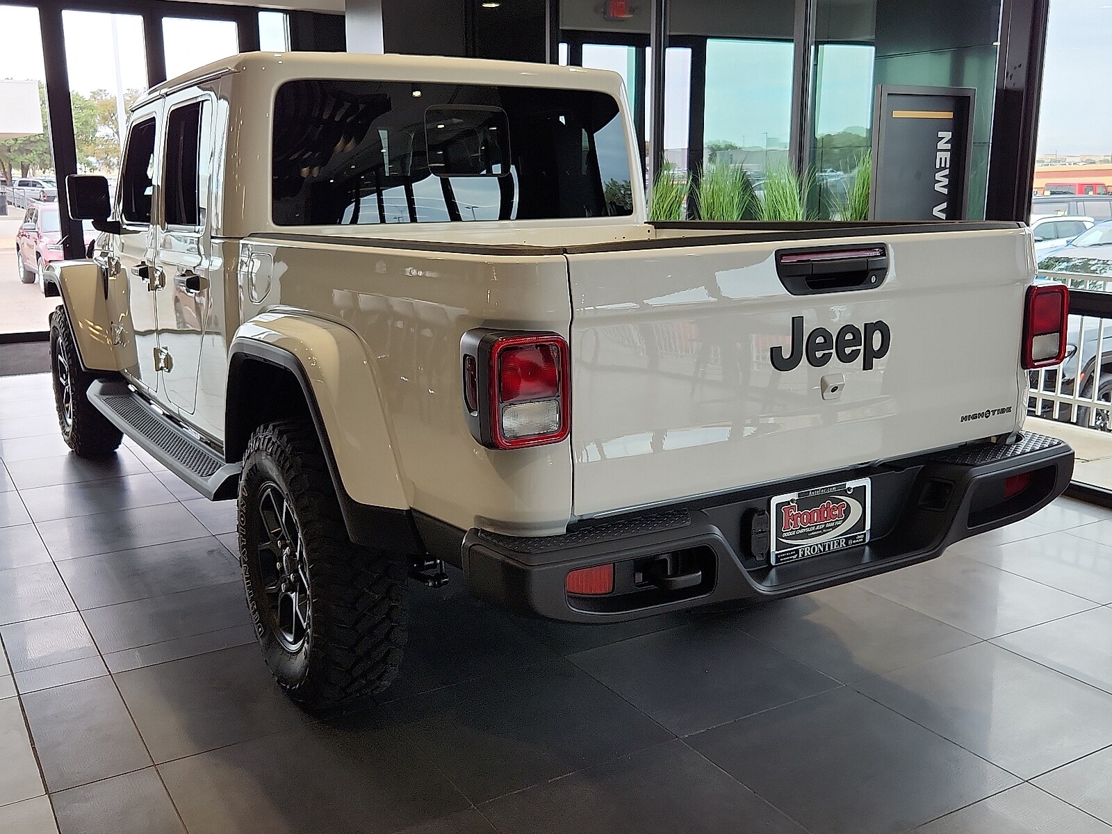 2025 Jeep Gladiator Sport photo 2