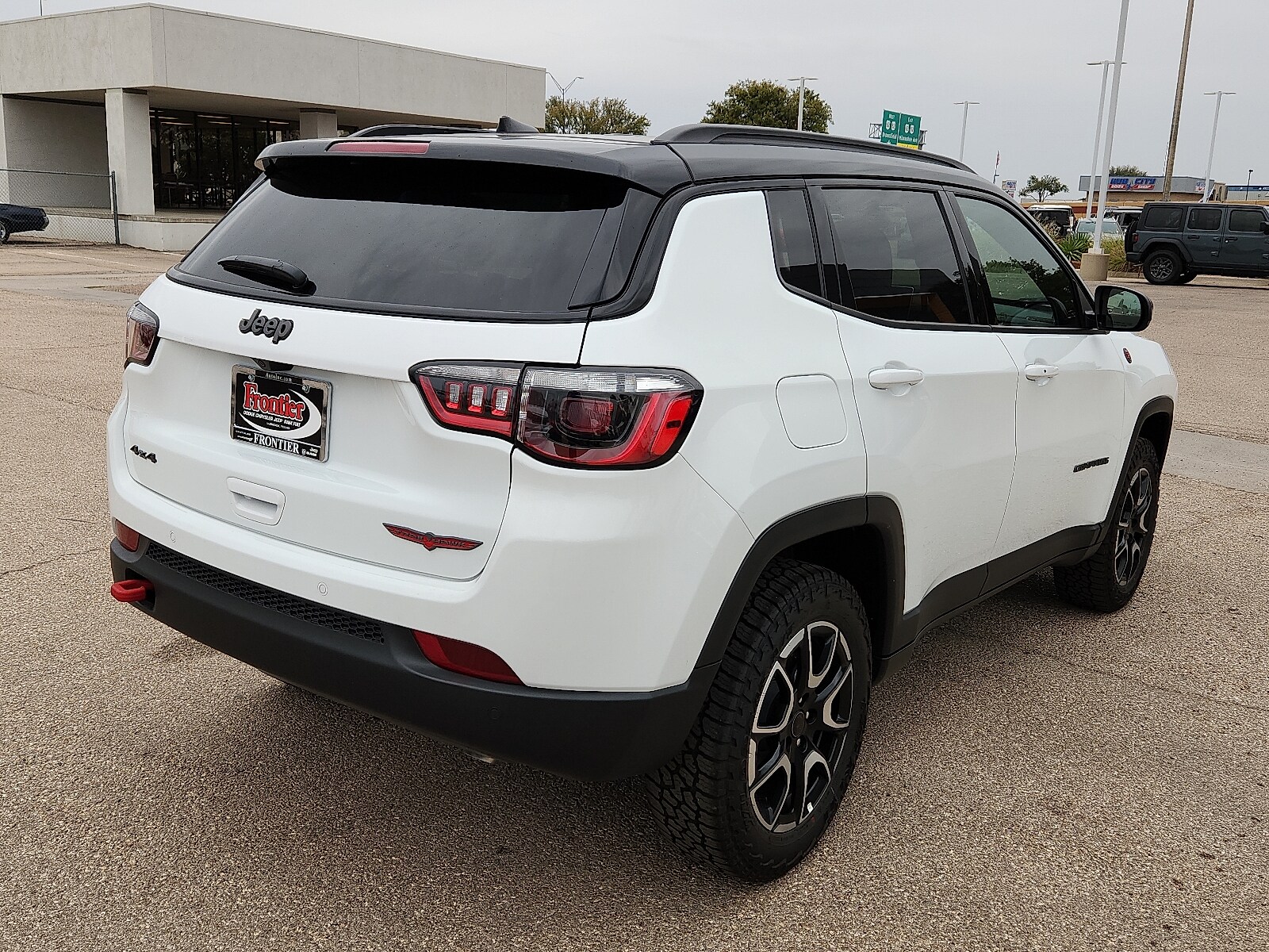 2026 Jeep Compass Trailhawk Sport photo 4