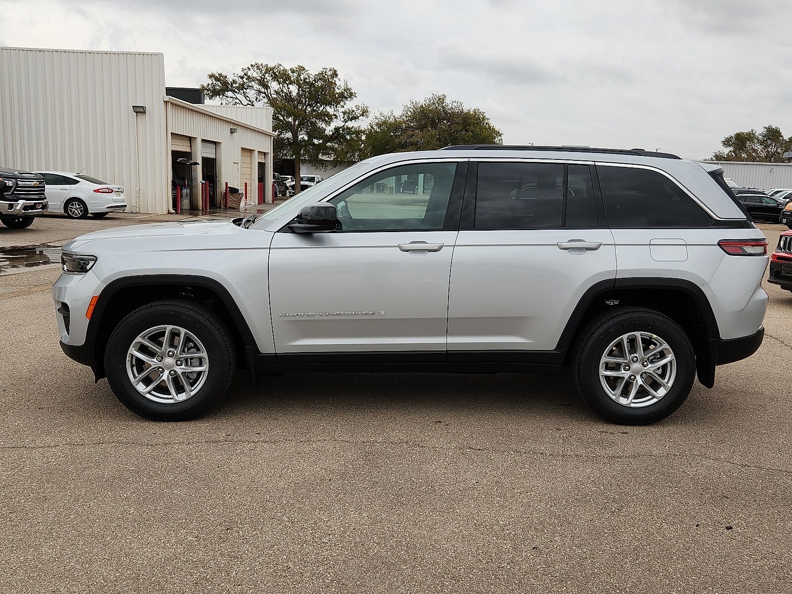 2025 Jeep Grand Cherokee Laredo